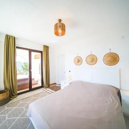 Gorgeous Mansion With Breathtaking Sea View, Pool And Jacuzzi Villa *